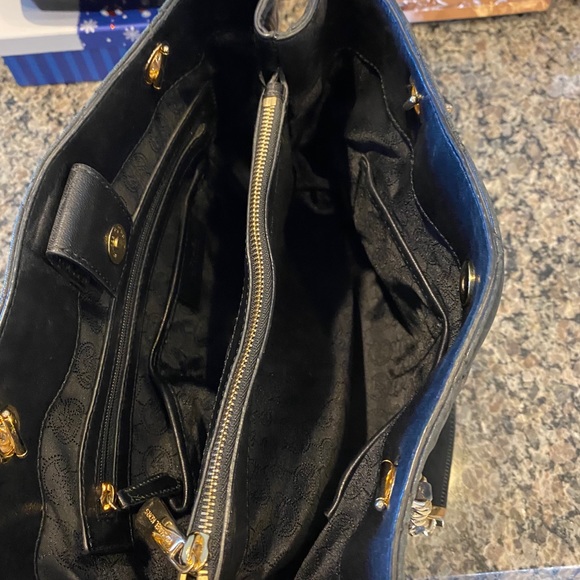 Michael Kors Black Quilted leather tote - Picture 3 of 7